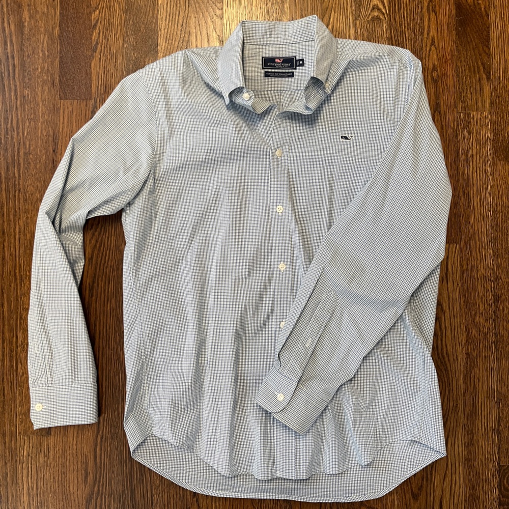 Vineyard Vines, Classic Fit Whale Shirt. Green and blue plaid, men’s size M.